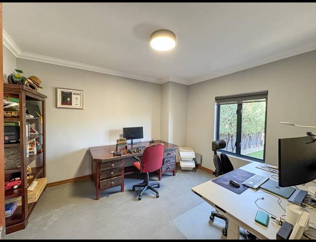 5 BEDROOM HOUSE FOR SALE IN MIDLANDS ESTATE